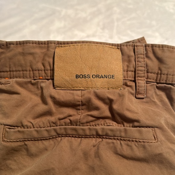 Men’s Hugo Boss Regular Fit Khaki shorts, size 34 - Picture 3 of 8